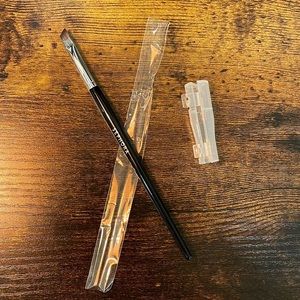 SEPHORA COLLECTION Pro Angled Liner Brush #22